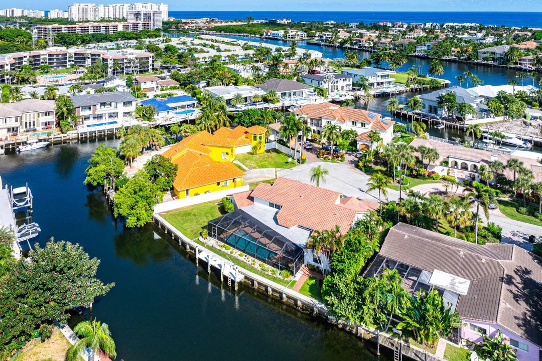 Под контрактом: $2,495,000 (3 спален, 2 ванн, 2310 Квадратных фут)