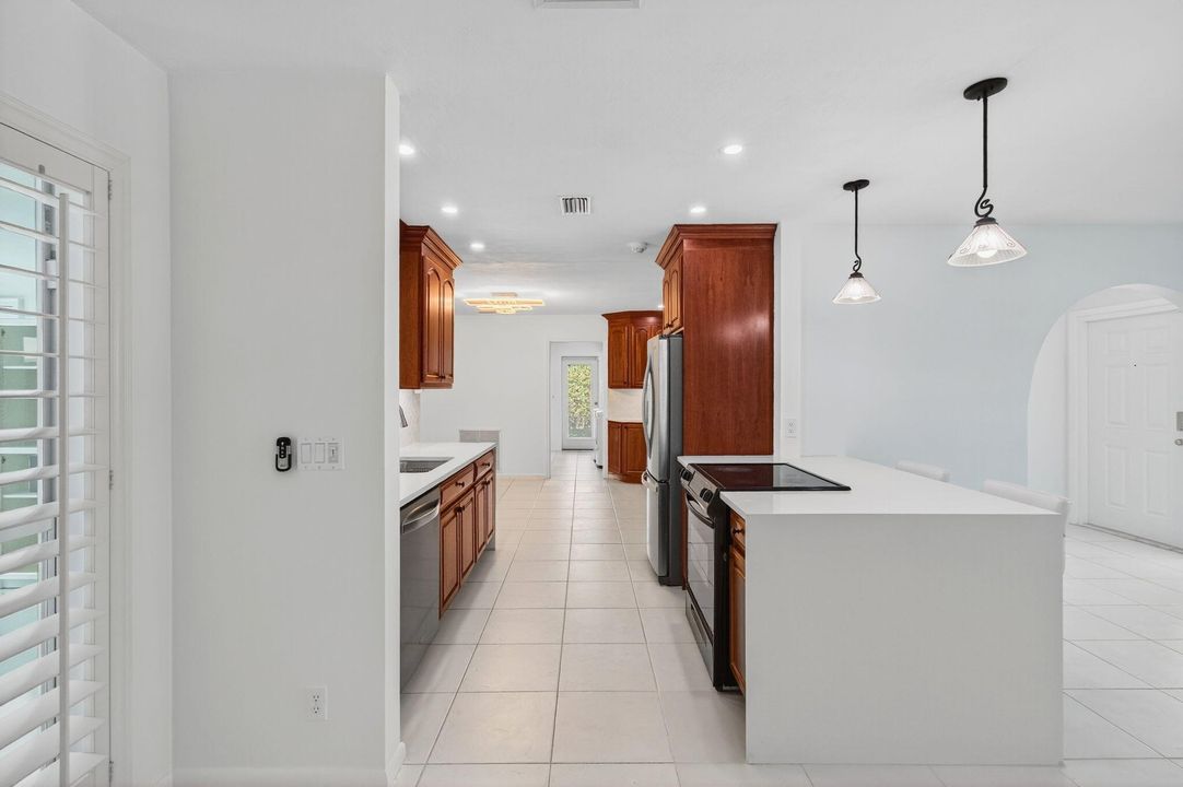 For Rent: $6,500 (4 beds, 2 baths, 1851 Square Feet)