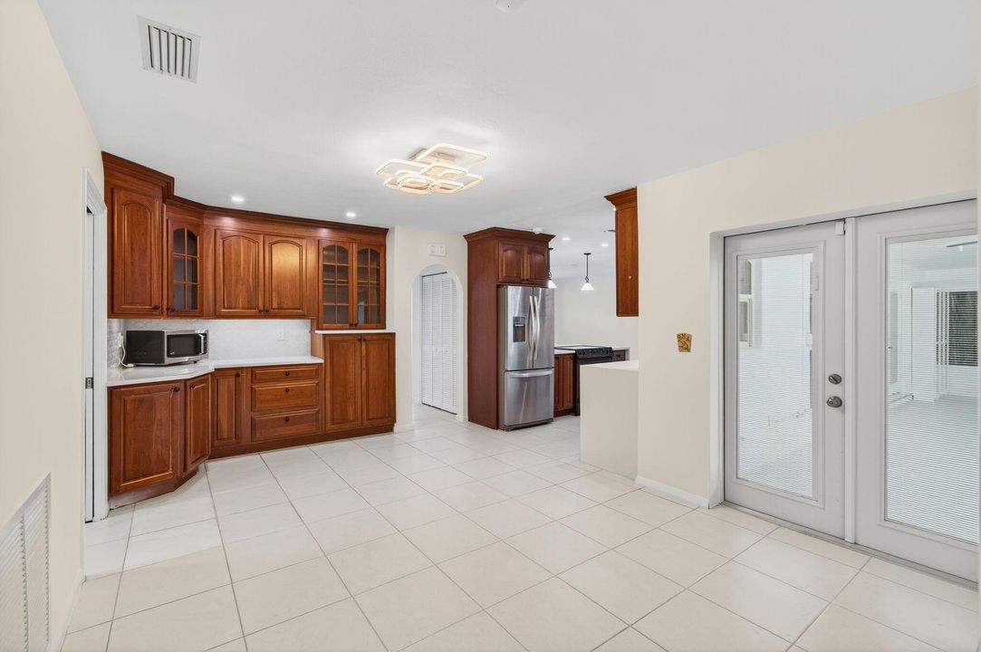 For Rent: $6,500 (4 beds, 2 baths, 1851 Square Feet)