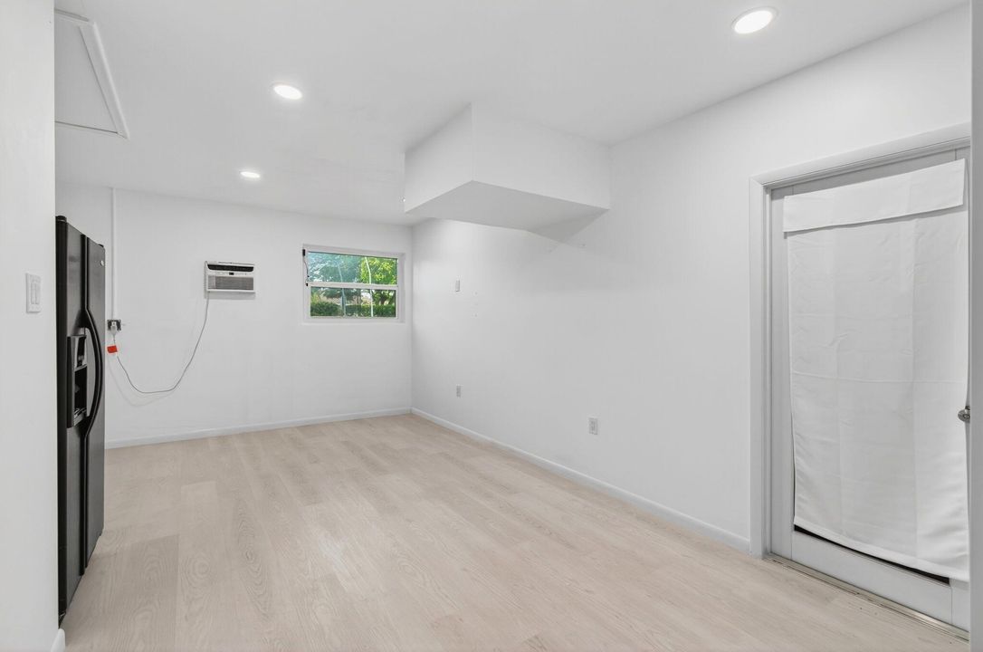 For Rent: $6,500 (4 beds, 2 baths, 1851 Square Feet)