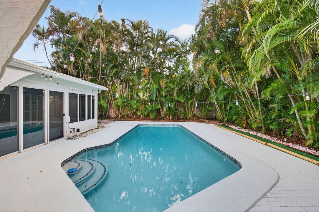 For Rent: $6,500 (4 beds, 2 baths, 1851 Square Feet)