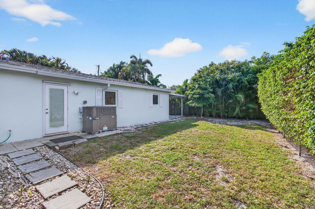 For Rent: $6,500 (4 beds, 2 baths, 1851 Square Feet)