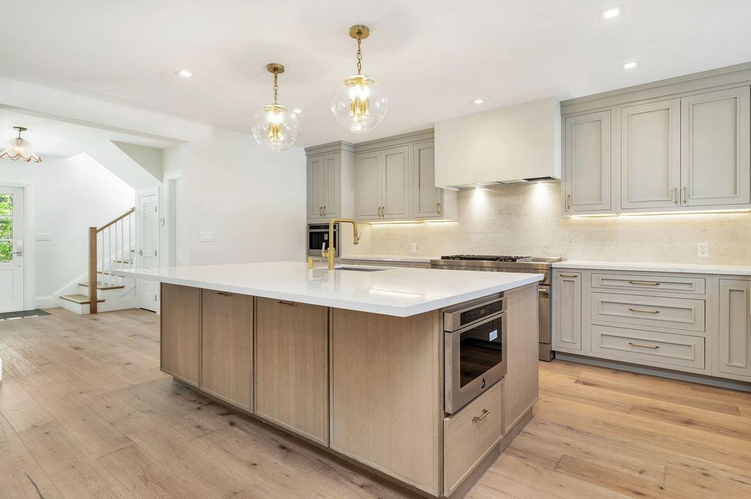 На продажу: $3,750,000 (4 спален, 3 ванн, 2882 Квадратных фут)