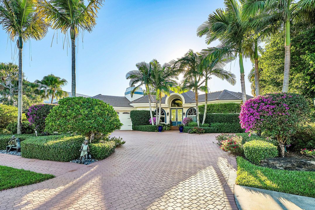 For Sale: $2,799,000 (3 beds, 4 baths, 4386 Square Feet)