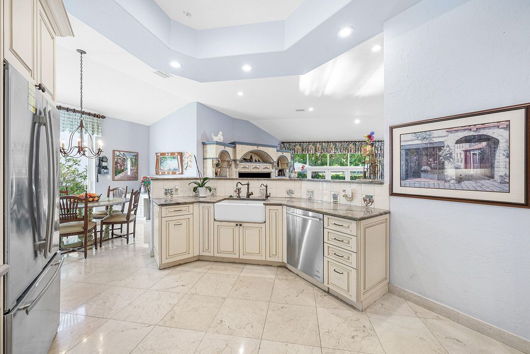 For Sale: $2,799,000 (3 beds, 4 baths, 4386 Square Feet)