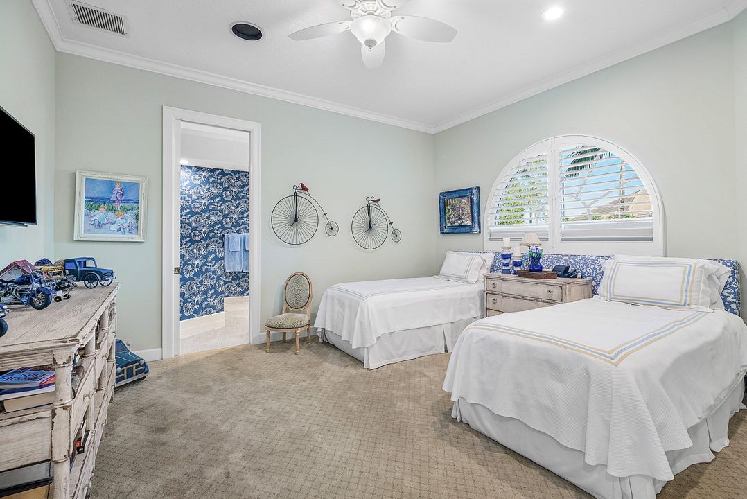 For Sale: $2,799,000 (3 beds, 4 baths, 4386 Square Feet)