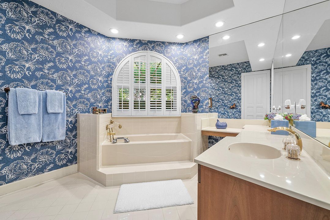 For Sale: $2,799,000 (3 beds, 4 baths, 4386 Square Feet)