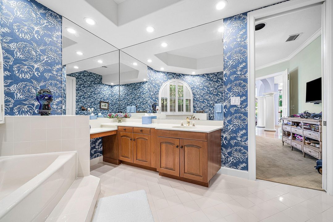 For Sale: $2,799,000 (3 beds, 4 baths, 4386 Square Feet)