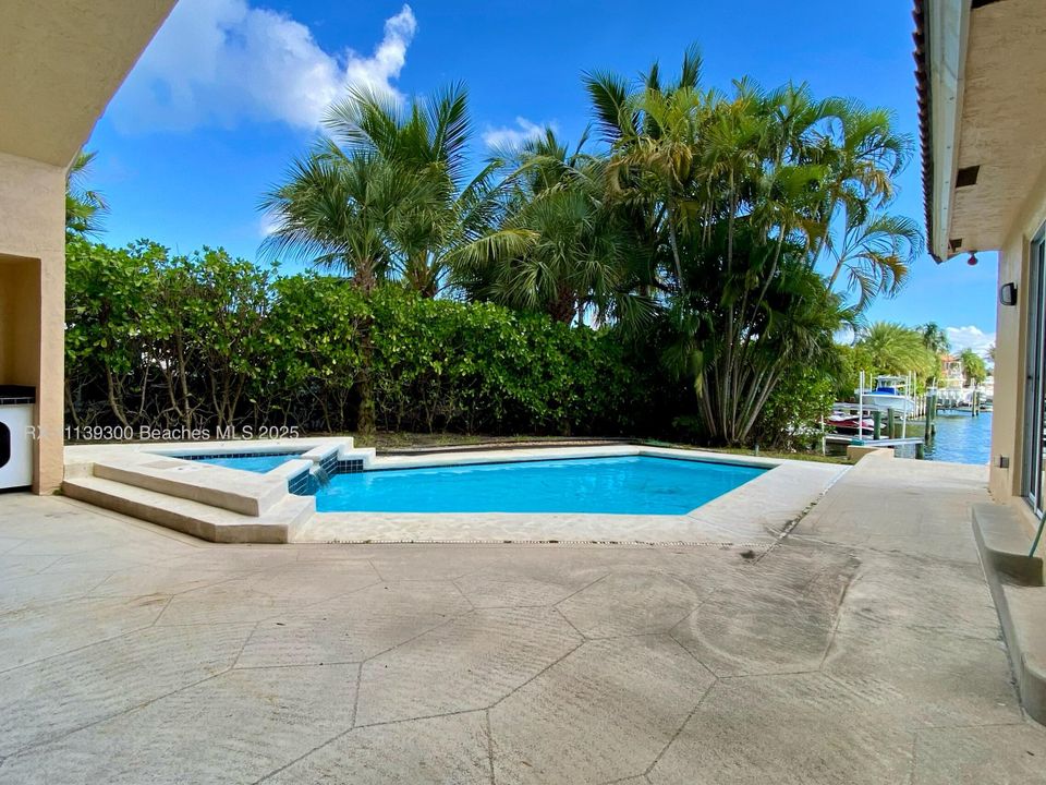 For Rent: $5,500 (3 beds, 3 baths, 2514 Square Feet)