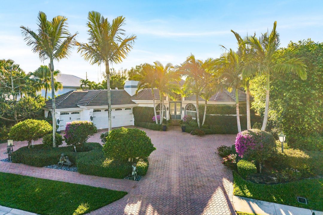 For Sale: $2,799,000 (3 beds, 4 baths, 4386 Square Feet)