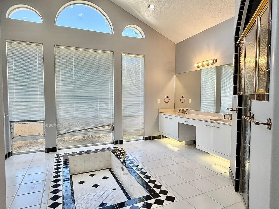 For Rent: $5,500 (3 beds, 3 baths, 2514 Square Feet)