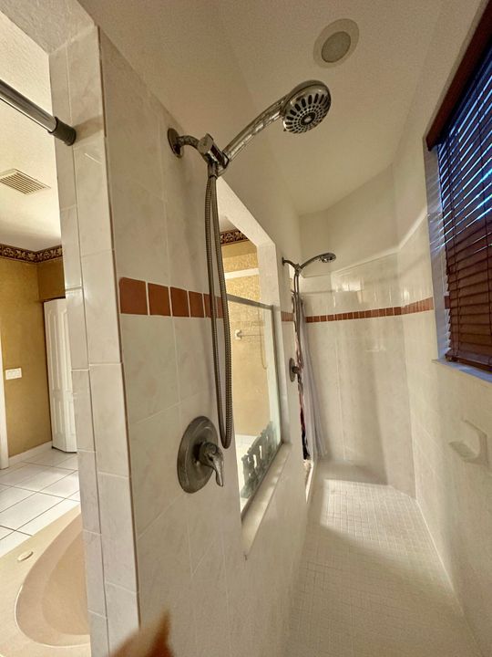 出租: $5,500 (5 贝兹, 3 浴室, 2644 平方英尺)