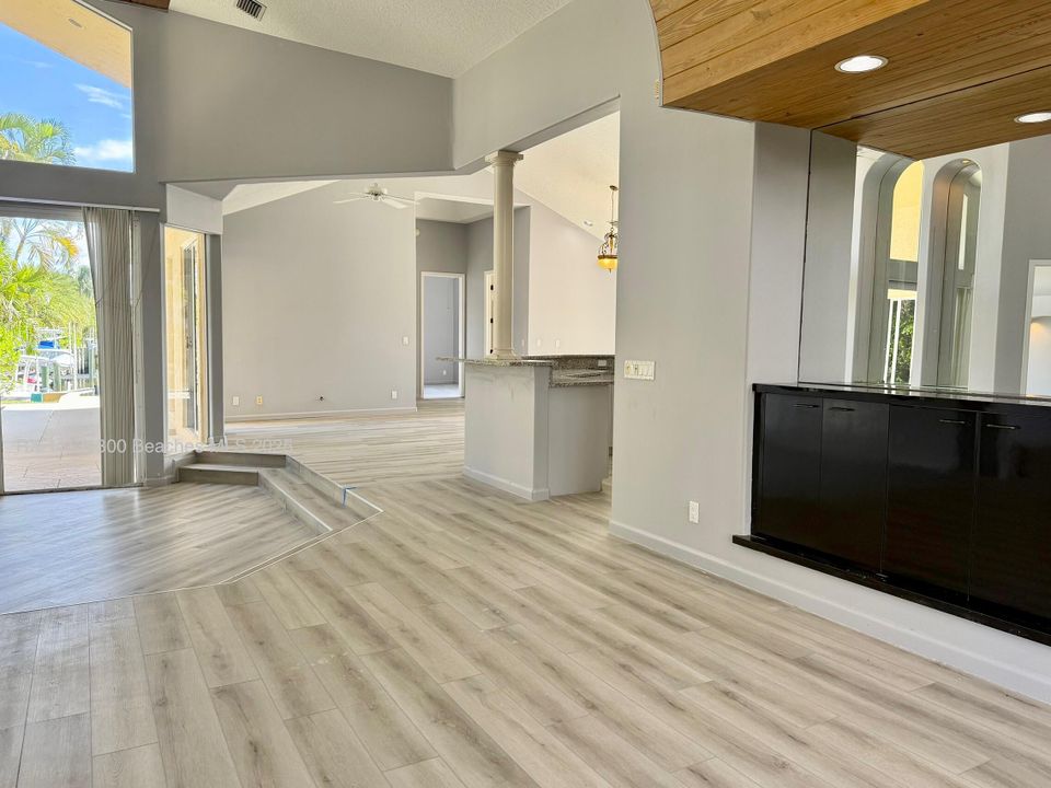 For Rent: $5,500 (3 beds, 3 baths, 2514 Square Feet)