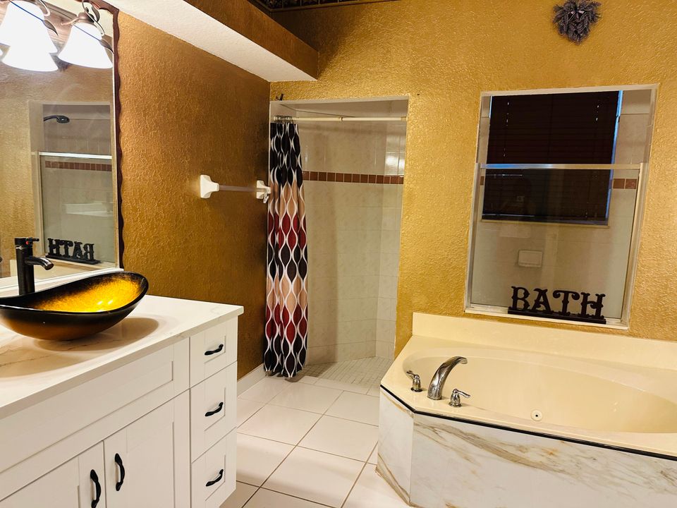 出租: $5,500 (5 贝兹, 3 浴室, 2644 平方英尺)