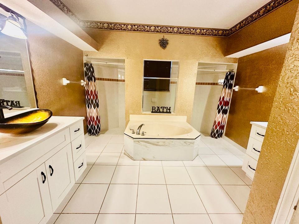 出租: $5,500 (5 贝兹, 3 浴室, 2644 平方英尺)