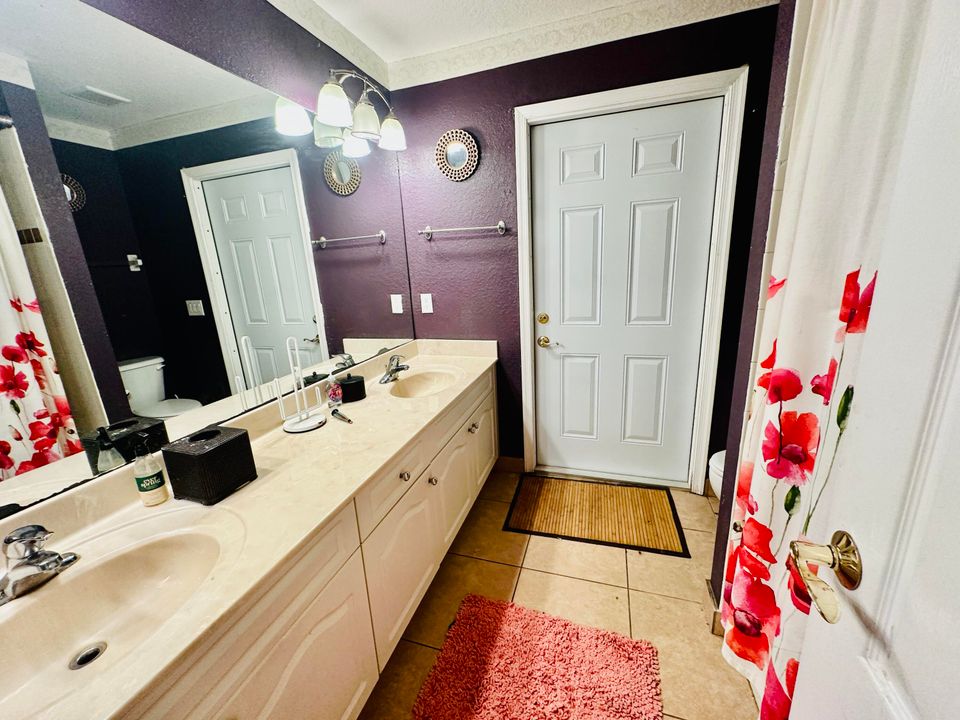 出租: $5,500 (5 贝兹, 3 浴室, 2644 平方英尺)