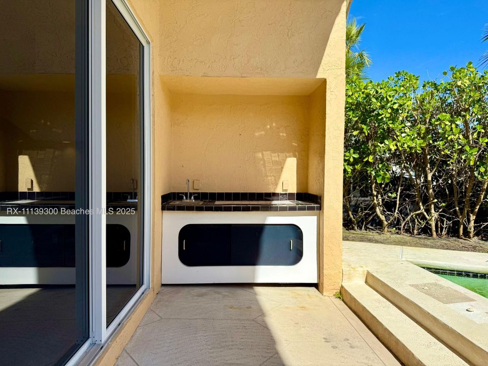 For Rent: $5,500 (3 beds, 3 baths, 2514 Square Feet)