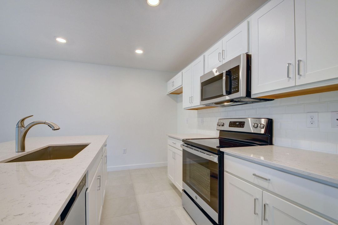 For Rent: $3,200 (4 beds, 2 baths, 1920 Square Feet)