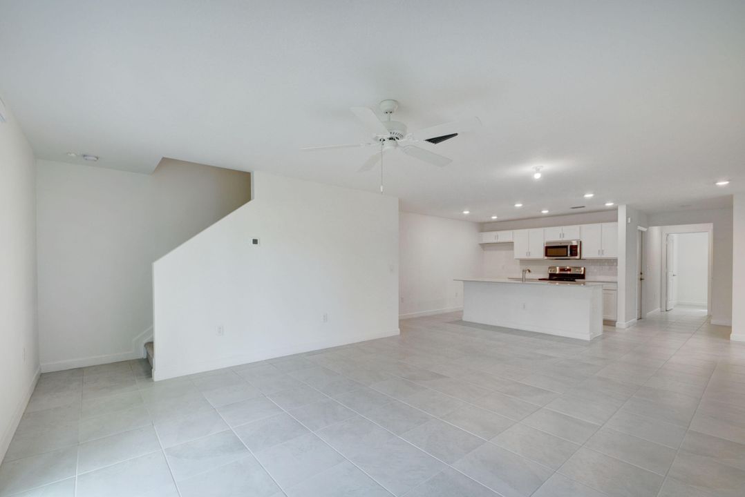 For Rent: $3,200 (4 beds, 2 baths, 1920 Square Feet)