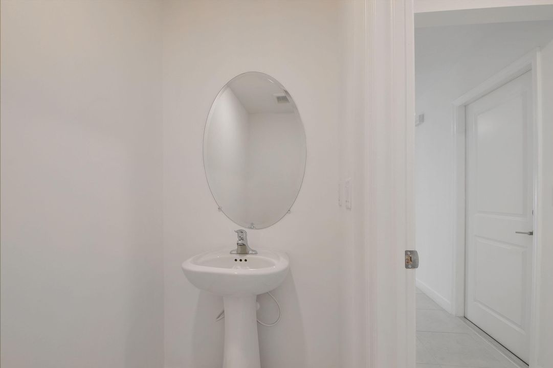 For Rent: $3,200 (4 beds, 2 baths, 1920 Square Feet)