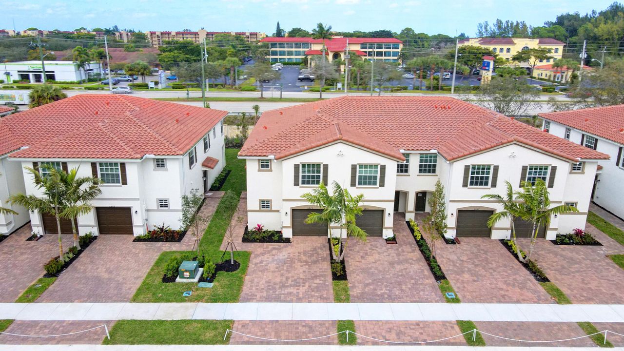 For Rent: $3,200 (4 beds, 2 baths, 1920 Square Feet)