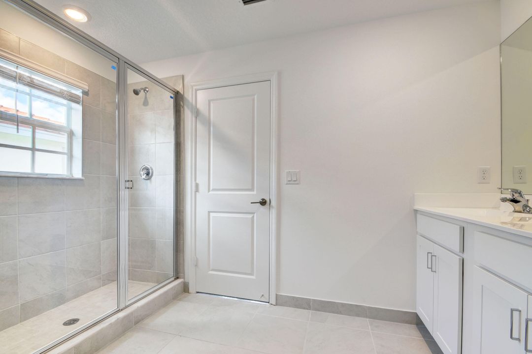 For Rent: $3,200 (4 beds, 2 baths, 1920 Square Feet)