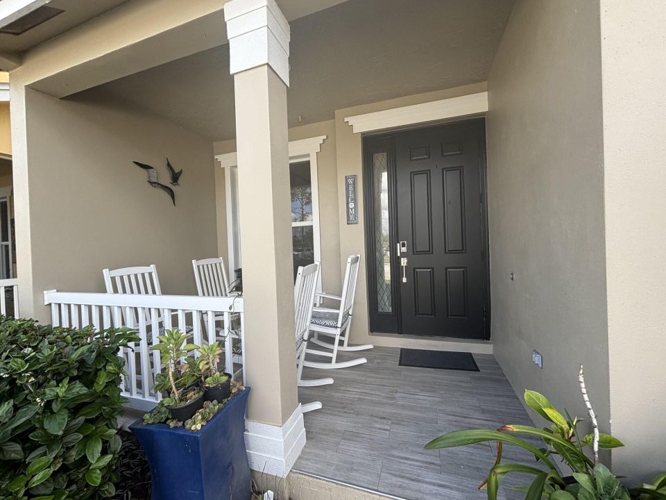For Rent: $2,300 (2 beds, 2 baths, 1368 Square Feet)