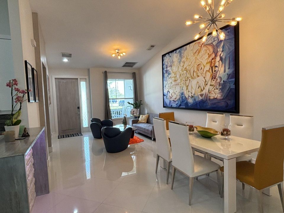 For Rent: $2,300 (2 beds, 2 baths, 1368 Square Feet)