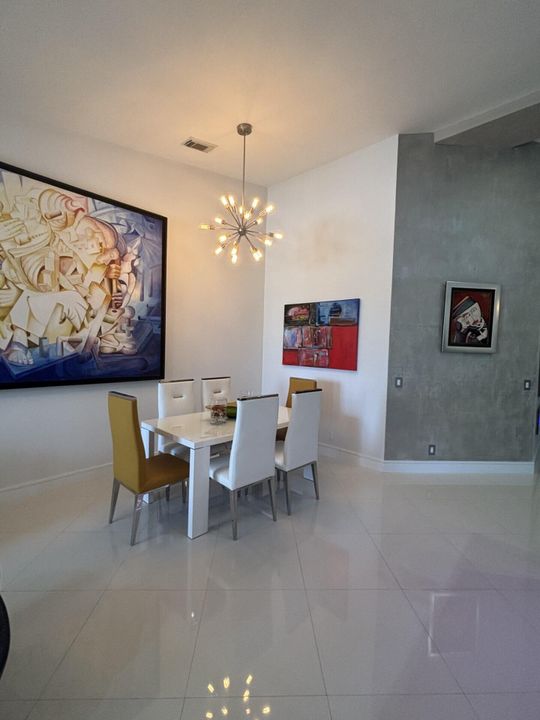 For Rent: $2,300 (2 beds, 2 baths, 1368 Square Feet)