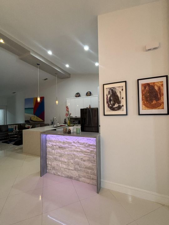 For Rent: $2,300 (2 beds, 2 baths, 1368 Square Feet)