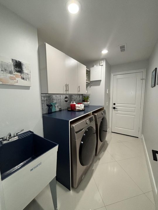 For Rent: $2,300 (2 beds, 2 baths, 1368 Square Feet)