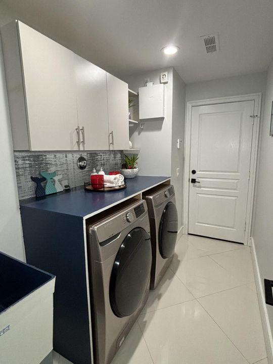 For Rent: $2,300 (2 beds, 2 baths, 1368 Square Feet)