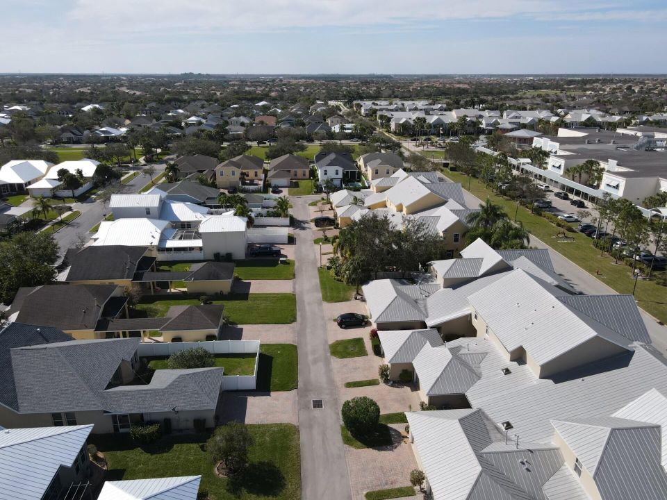 For Rent: $2,300 (2 beds, 2 baths, 1368 Square Feet)