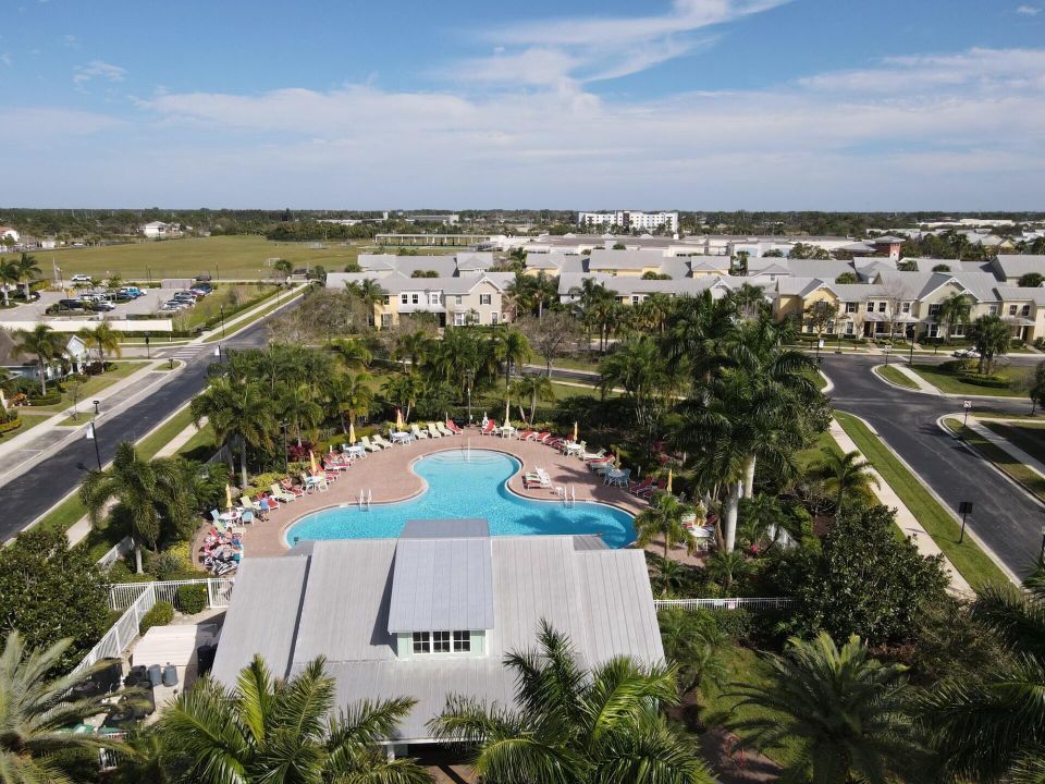 For Rent: $2,300 (2 beds, 2 baths, 1368 Square Feet)