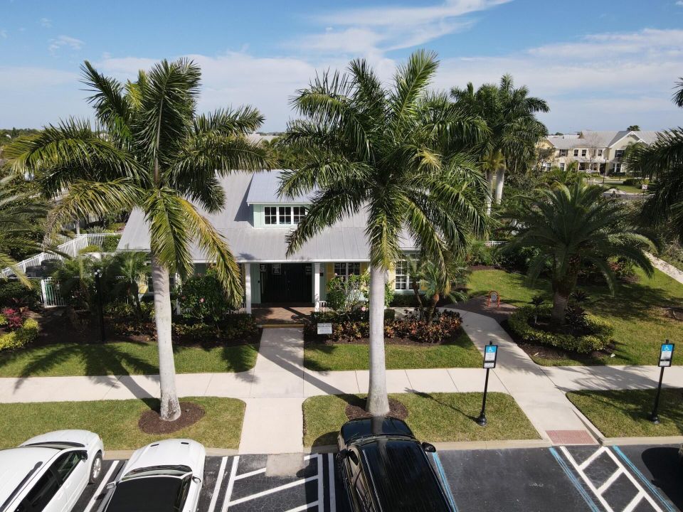 For Rent: $2,300 (2 beds, 2 baths, 1368 Square Feet)