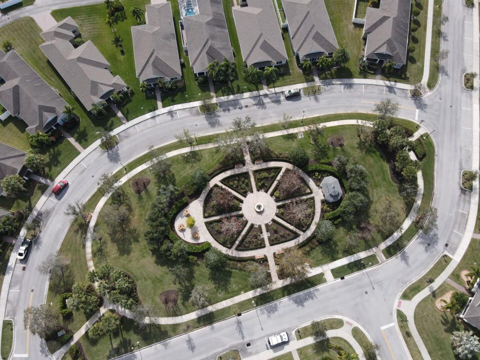 For Rent: $2,300 (2 beds, 2 baths, 1368 Square Feet)