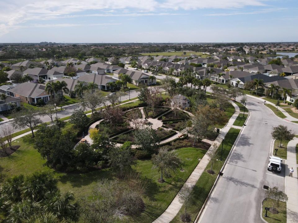 For Rent: $2,300 (2 beds, 2 baths, 1368 Square Feet)