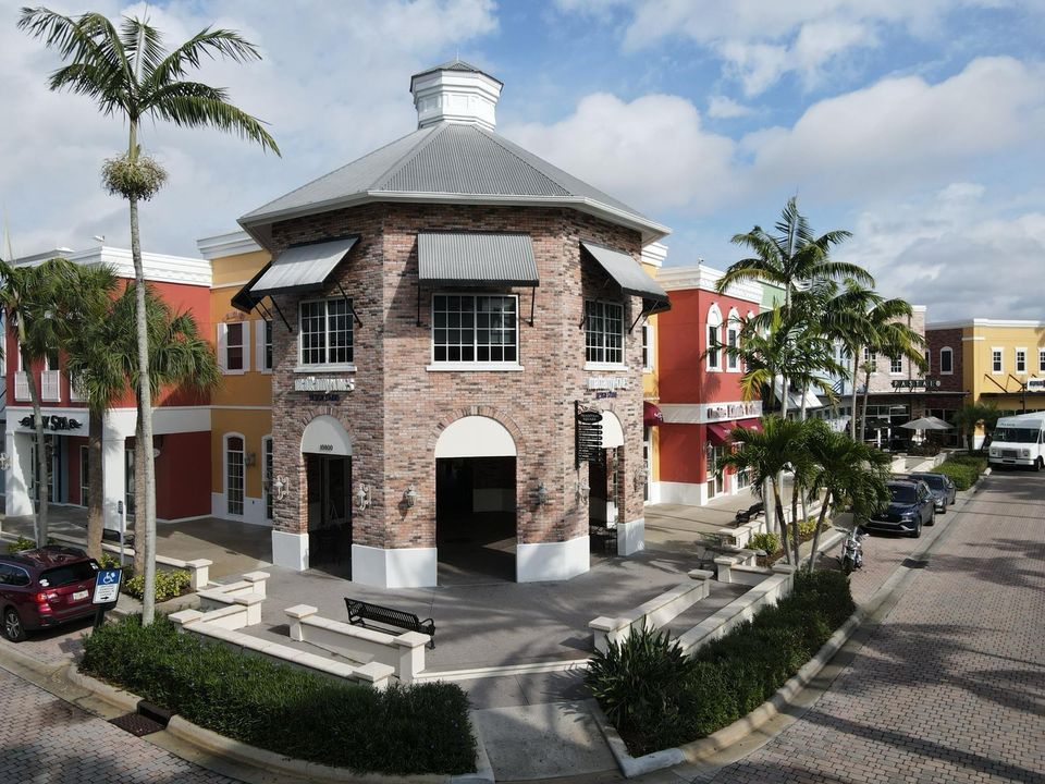 For Rent: $2,300 (2 beds, 2 baths, 1368 Square Feet)