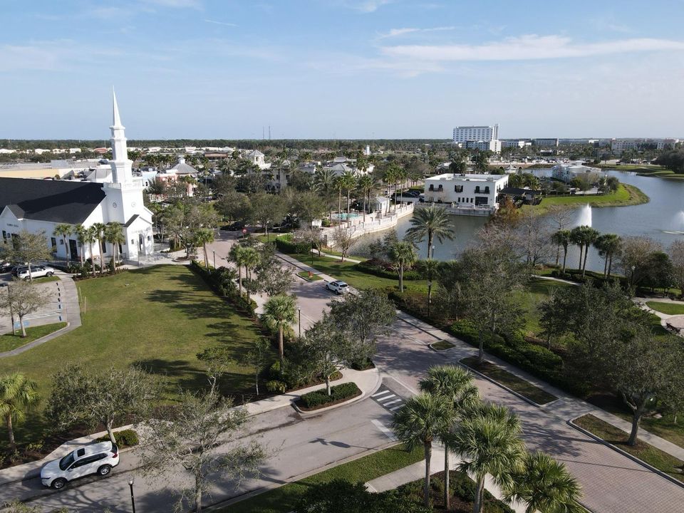 For Rent: $2,300 (2 beds, 2 baths, 1368 Square Feet)