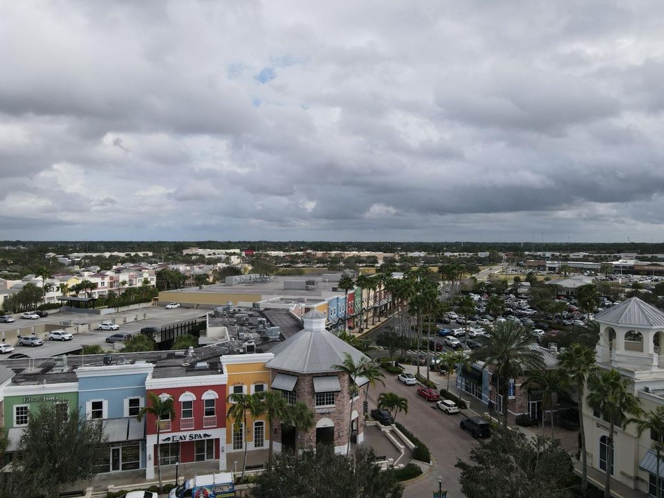 For Rent: $2,300 (2 beds, 2 baths, 1368 Square Feet)