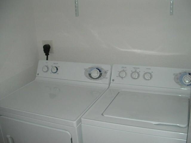 En Renta: $2,400 (3 camas, 3 baños, 1423 Pies cuadrados)