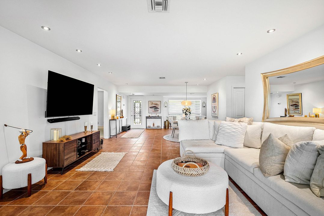 На продажу: $625,000 (3 спален, 2 ванн, 1768 Квадратных фут)