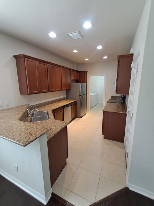 В аренду: $3,200 (3 спален, 2 ванн, 1601 Квадратных фут)