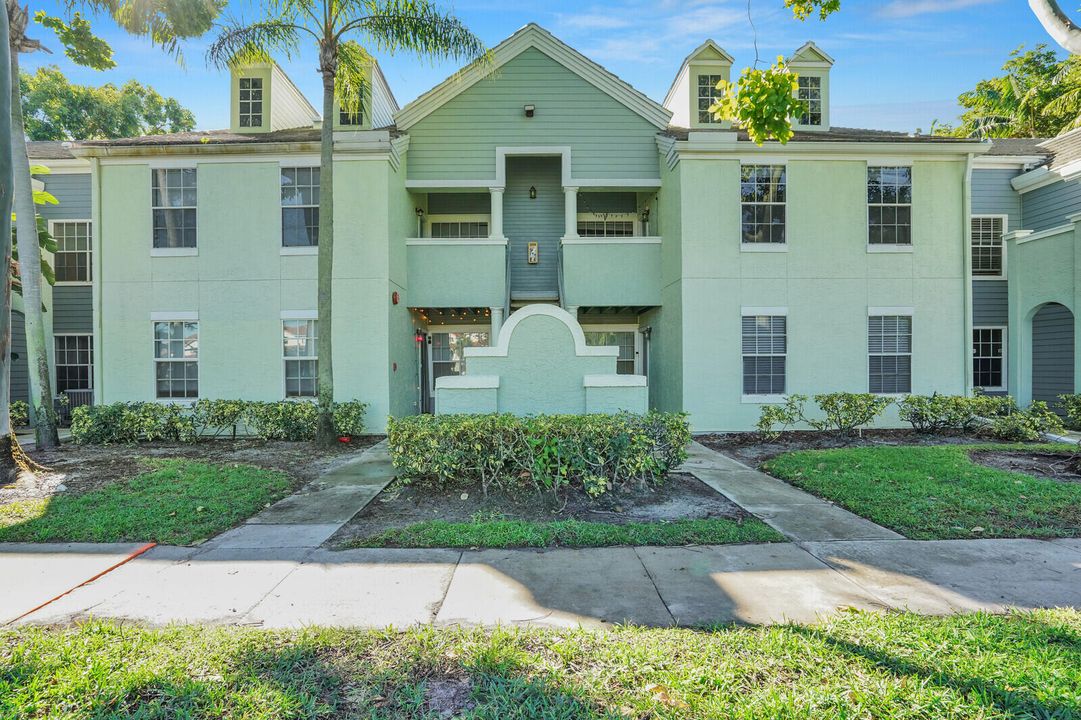 В аренду: $2,000 (1 спален, 1 ванн, 751 Квадратных фут)