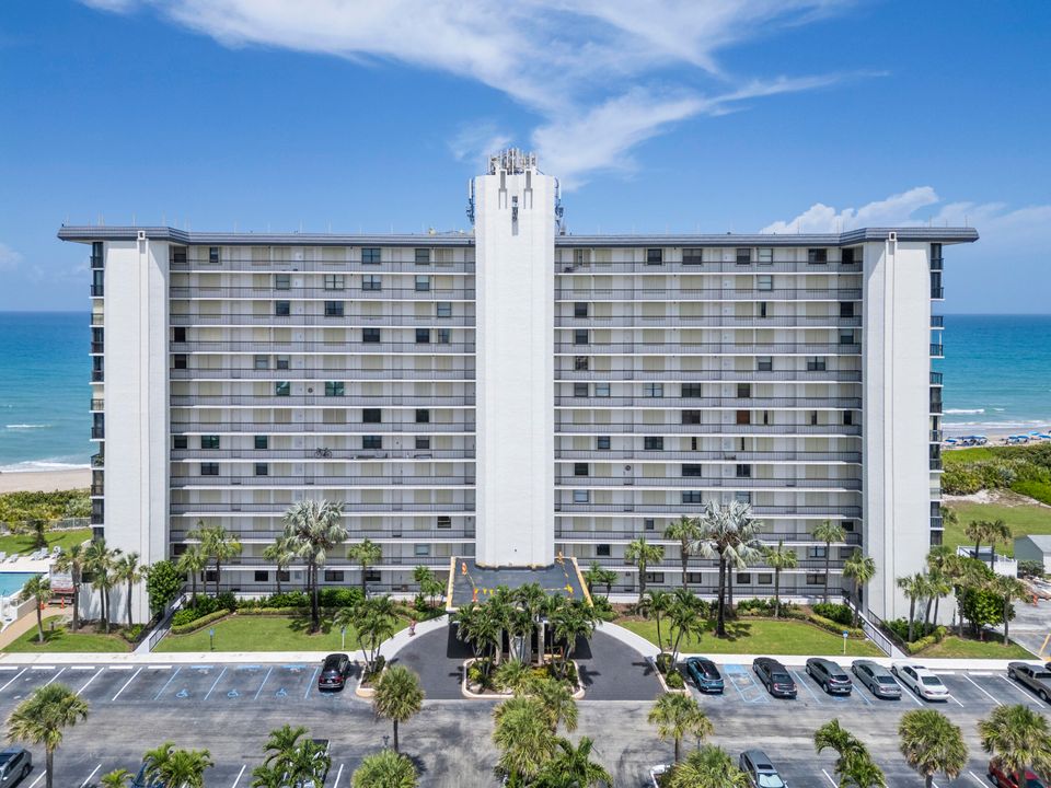 For Rent: $3,200 (2 beds, 2 baths, 1023 Square Feet)