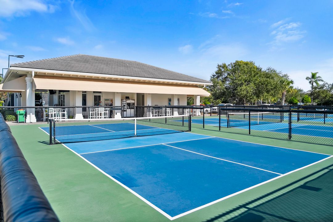 For Sale: $1,075,000 (4 beds, 3 baths, 2767 Square Feet)