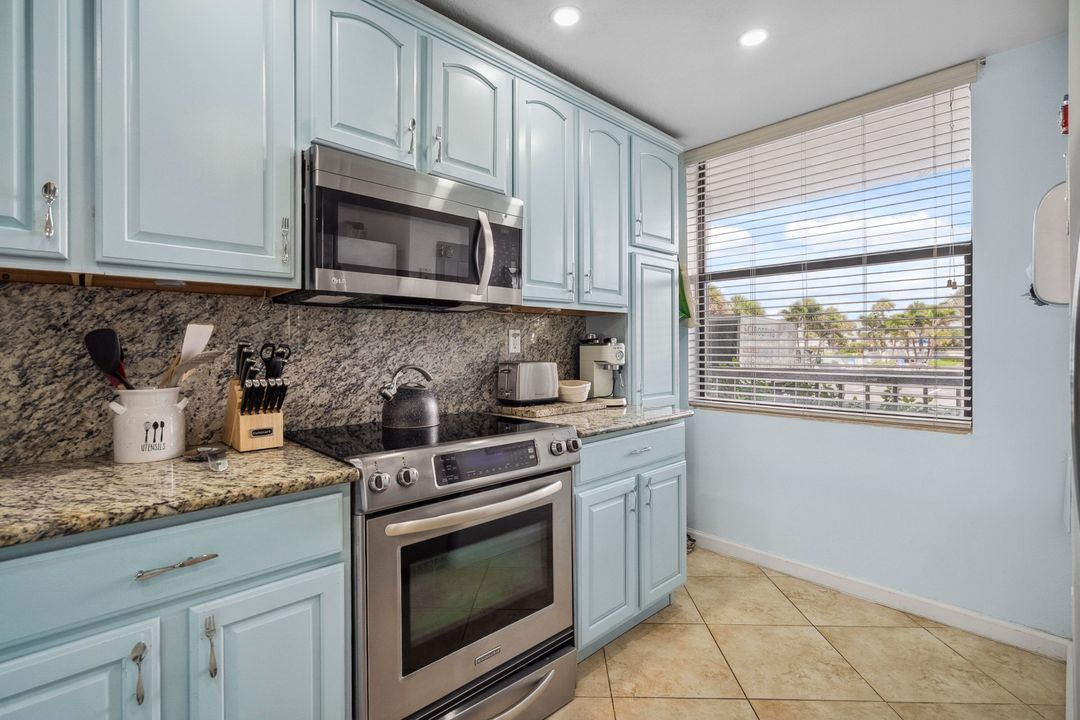 For Rent: $3,200 (2 beds, 2 baths, 1023 Square Feet)