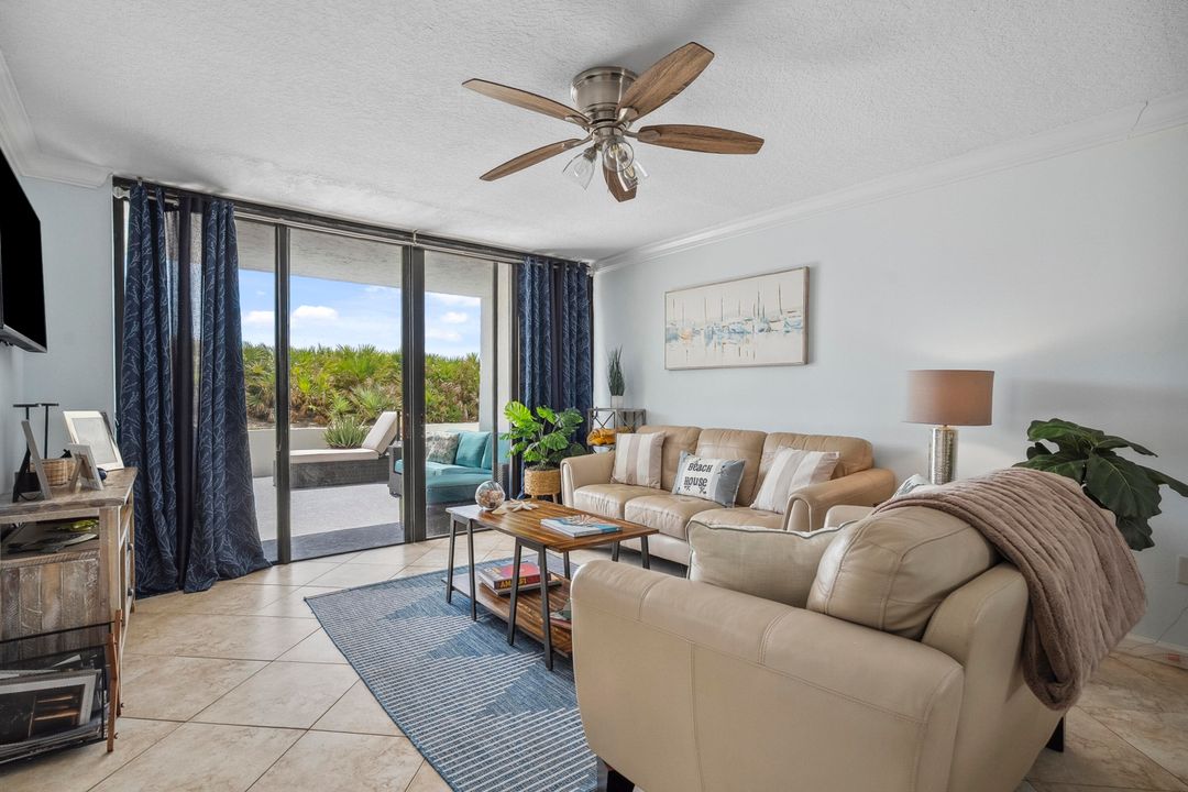 For Rent: $3,200 (2 beds, 2 baths, 1023 Square Feet)