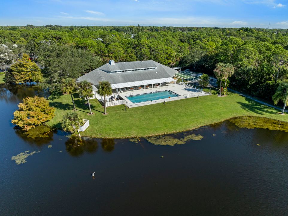 На продажу: $410,000 (2 спален, 2 ванн, 1160 Квадратных фут)