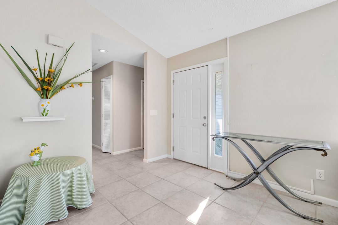 На продажу: $410,000 (2 спален, 2 ванн, 1160 Квадратных фут)